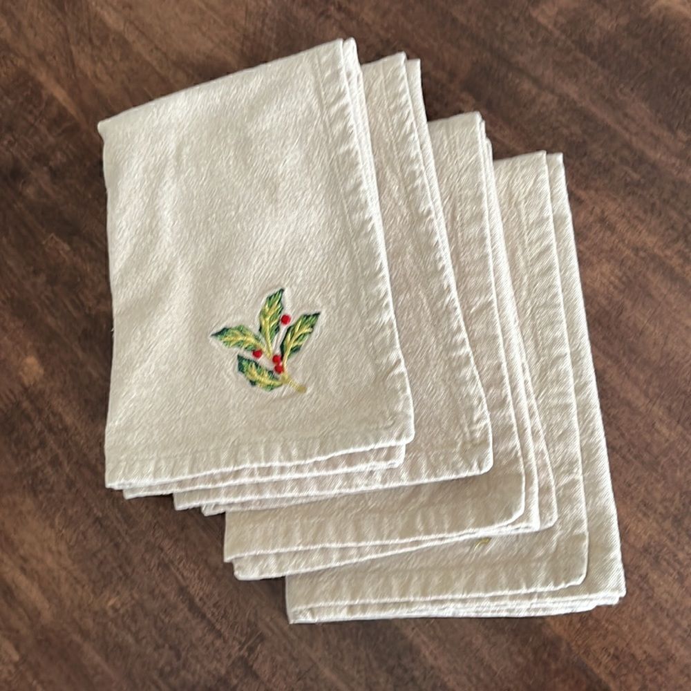 Holiday Holly Set of 4 Dinner Square Linen Napkins- Approx 17.25" by 17.5"